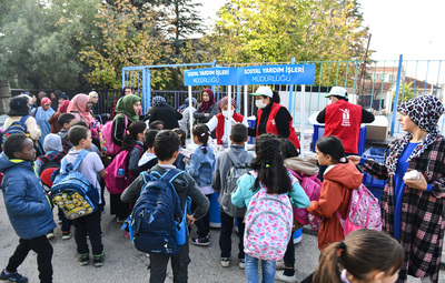 TEPEBAŞI'NDA BESLENME DESTEĞİ SÜRÜYOR